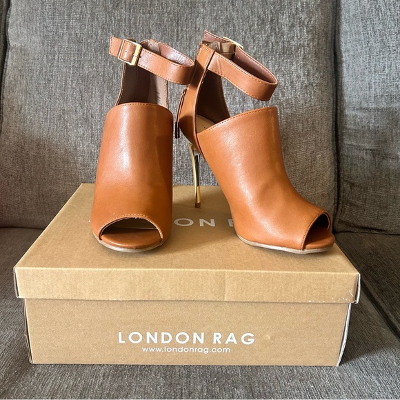 Heels - Picture 2 of 5